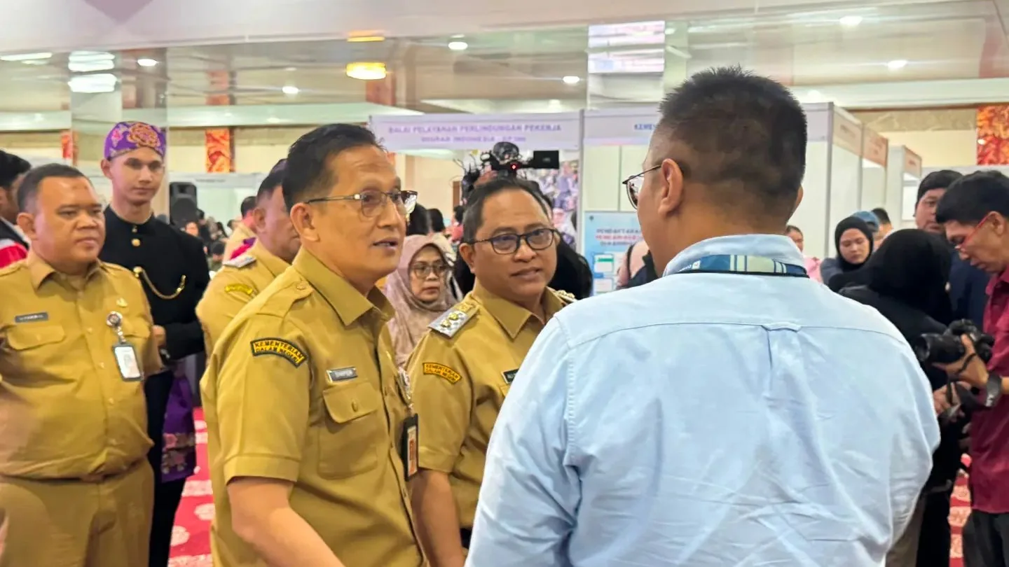 Pelayanan dan kegiatan ketenagakerjaan Disnaker Provinsi Sumatera Barat
